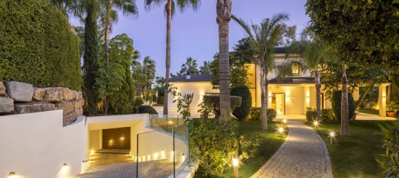 5 bedrooms Villa in Marbella, Spain No. 115104 4