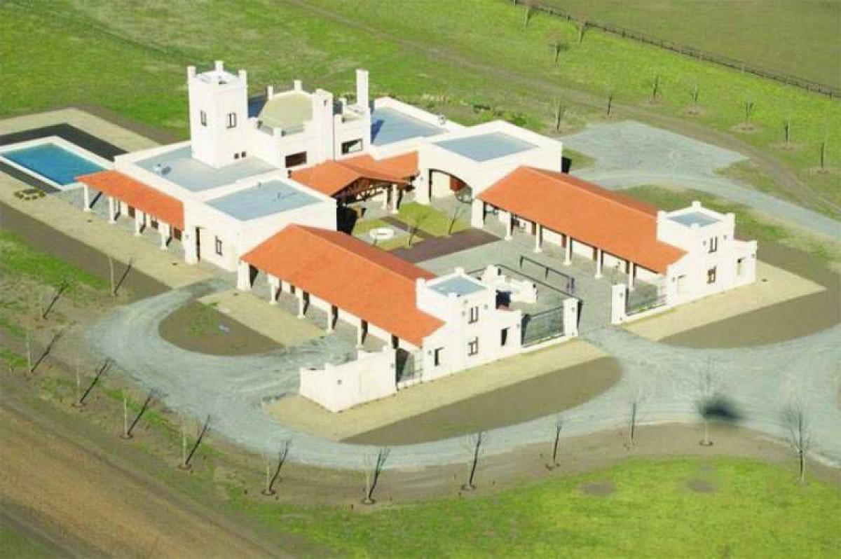 5 bedrooms Farm in Lobos, Argentina No. 50569