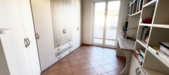 Apartamento de 6 divisões em Fondi, Italy N.º 3028 14
