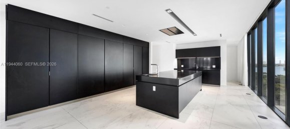 6 dormitorios propiedad comercial en venta en Miami, Miami-Dade, Florida, USA № 614995 2