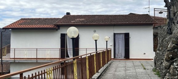 8-Zimmer Stadthaus in Fivizzano, Italy, Nr. 128563 2