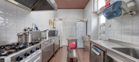 135m² Commercial property in Cartaxo, Portugal No. 76096 10