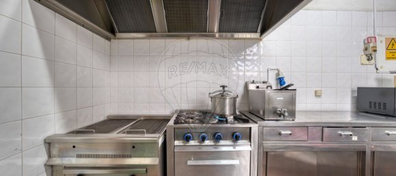 135m² Commercial property in Cartaxo, Portugal No. 76096 11