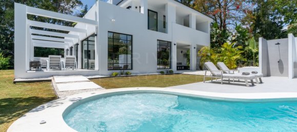 5 bedrooms Villa in Marbella, Spain No. 35613 22