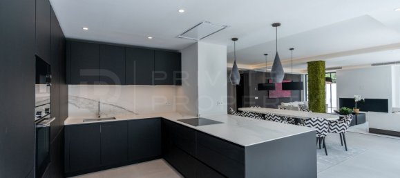 5 bedrooms Villa in Marbella, Spain No. 35613 7