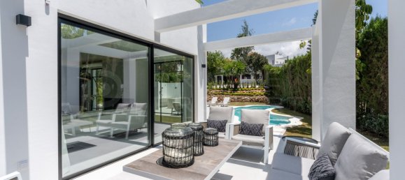 5 bedrooms Villa in Marbella, Spain No. 35613 23