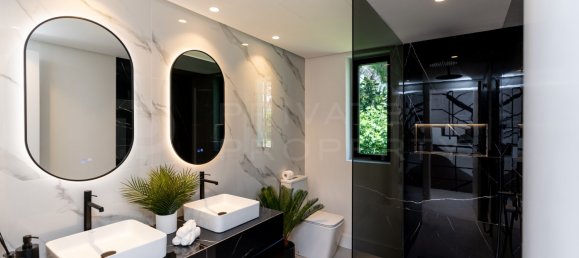 5 bedrooms Villa in Marbella, Spain No. 35613 20