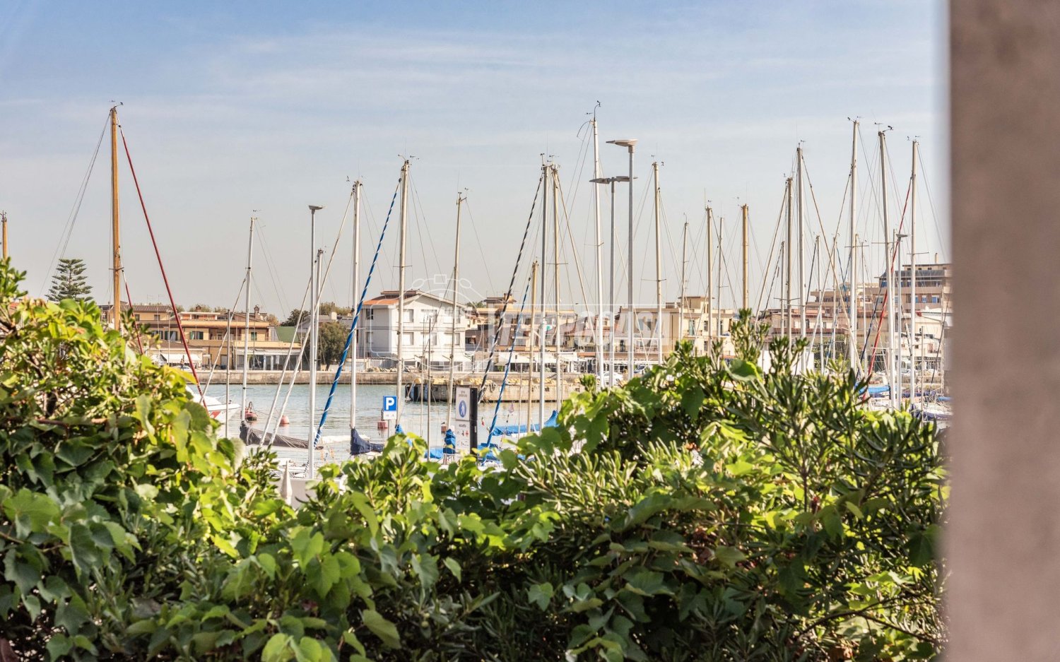 Квартира с 3 спальнями в Фьюмичино, Италия № 387035