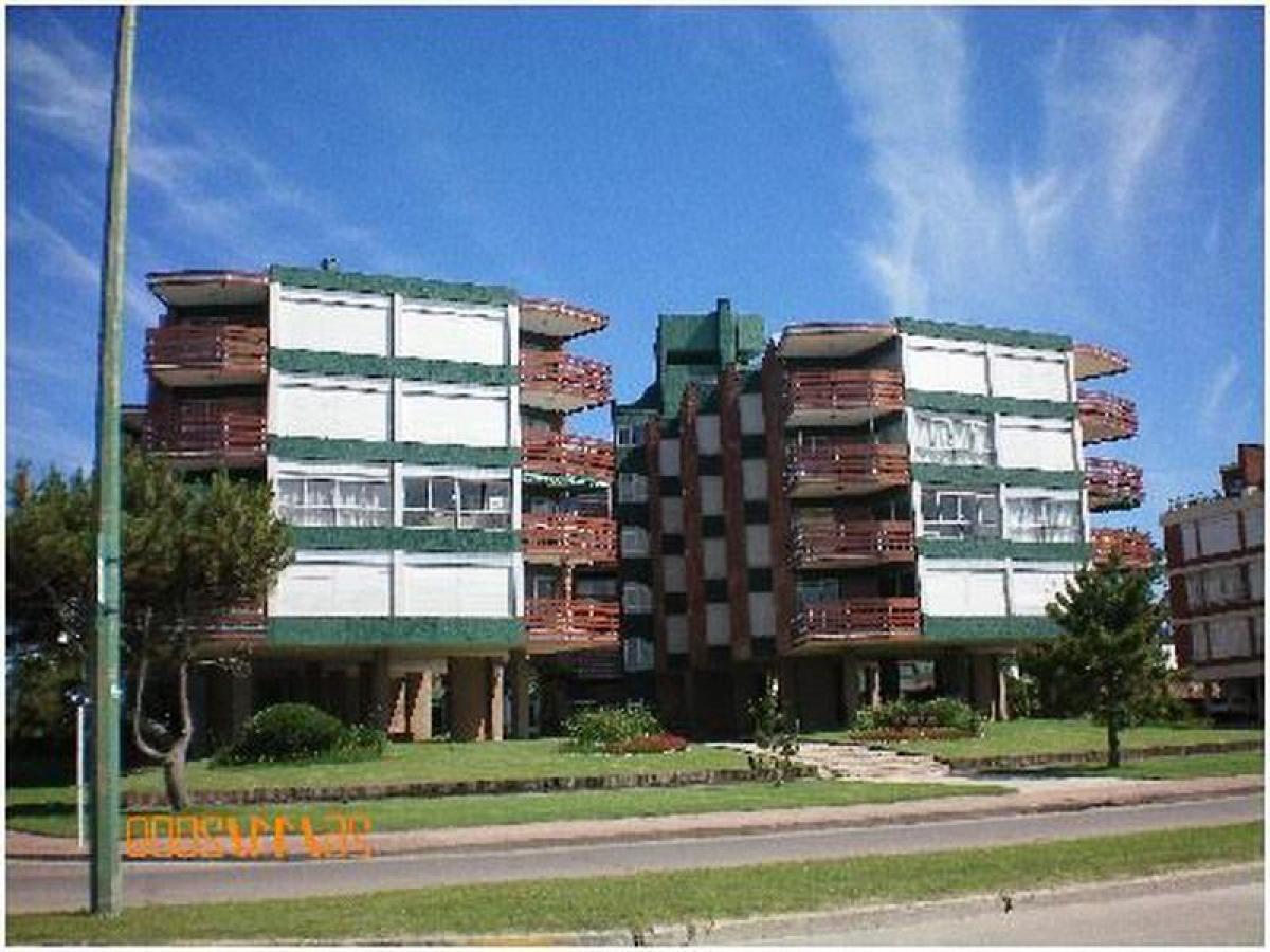 Apartamento de 2 dormitorios en Maldonado, Uruguay No. 609