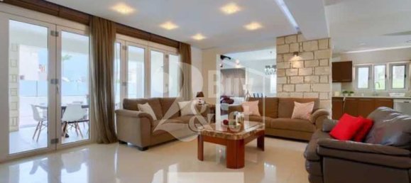 6 bedrooms Villa in Paphos, Cyprus No. 19788 2