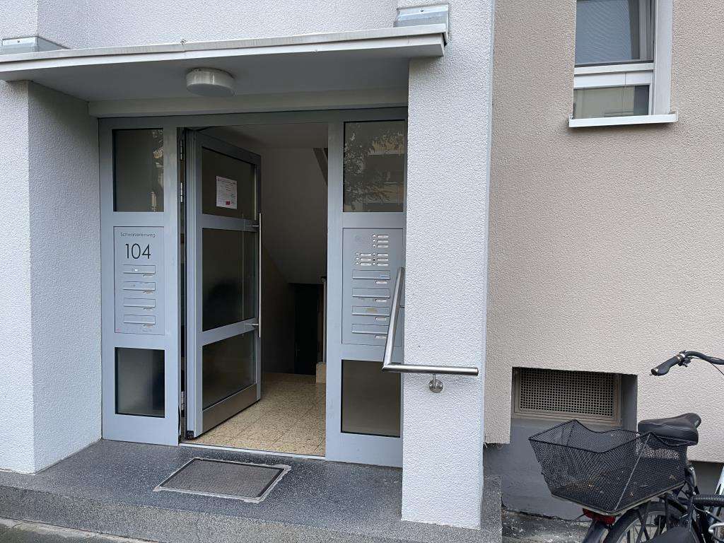 Apartamento de 4 habitaciónes en Frankfurt am Main, Germany No. 27662