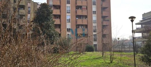 2 rooms Apartment in Segrate, Italy No. 26717 26