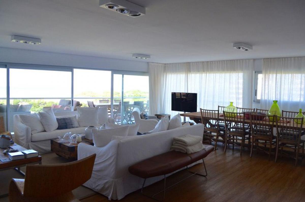 3 bedrooms Apartment in Maldonado, Uruguay No. 1472