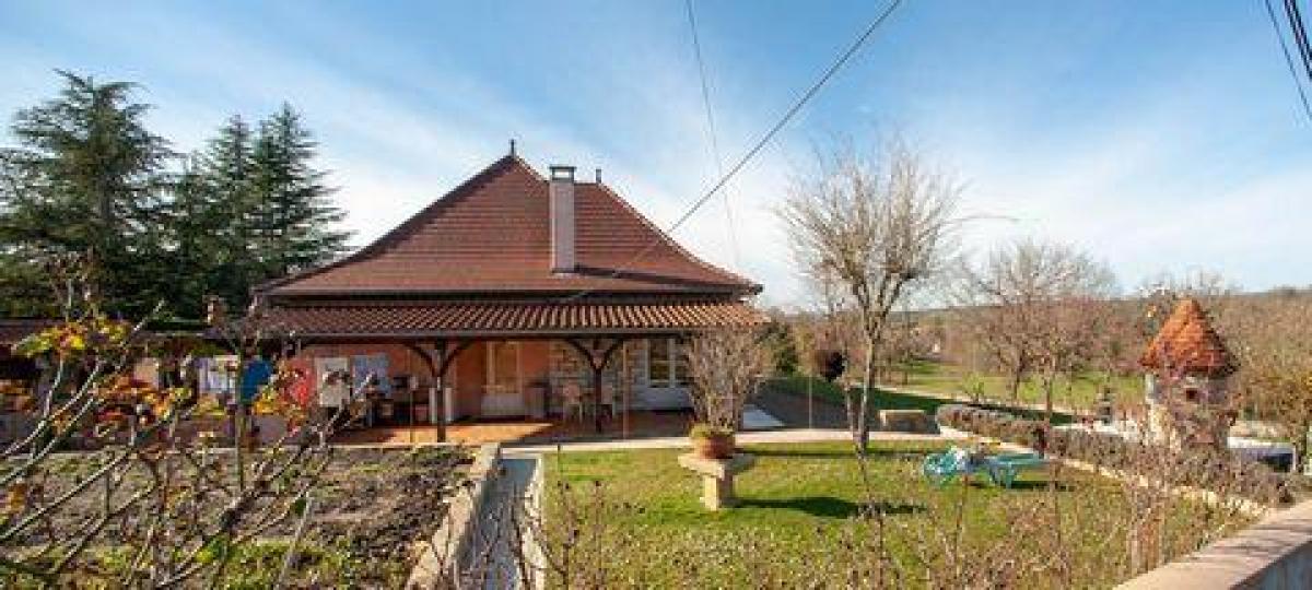 3 bedrooms House in Le Bourg, France No. 31879