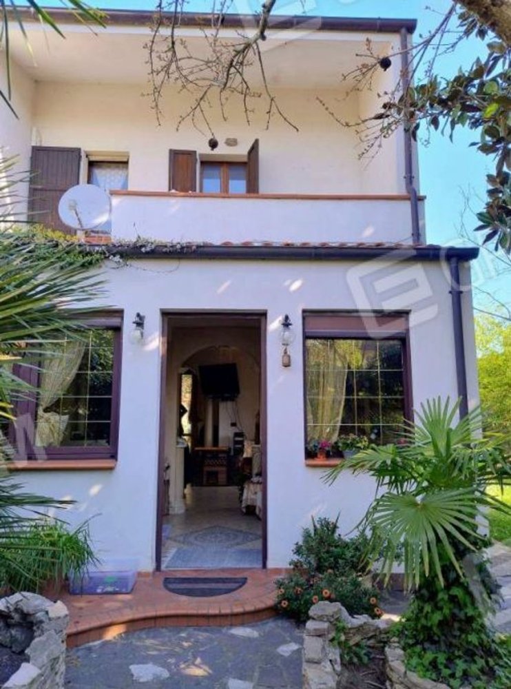 Casa de 4 dormitorios en Comacchio, Italy No. 355141