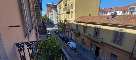 2 bedrooms Apartment in Turin, Italy No. 326799 2