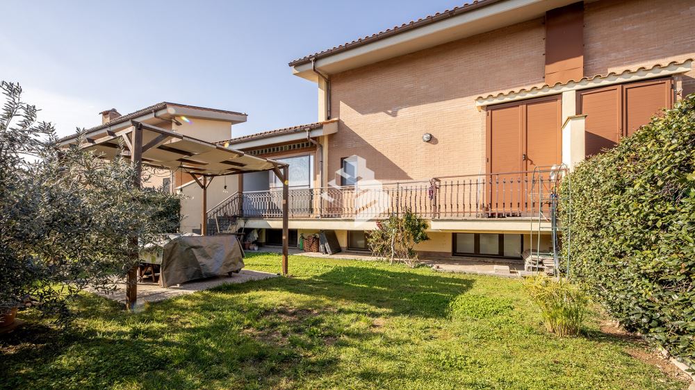 Вилла с 4 комнатами в Рим, Италия № 65365