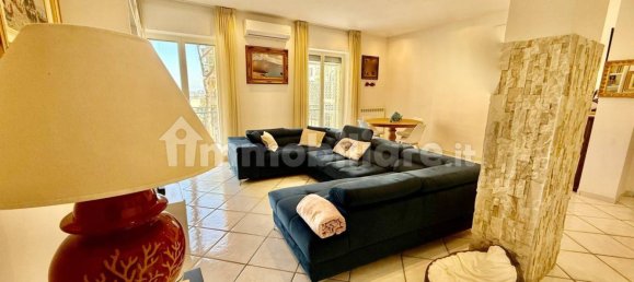 3 bedrooms Apartment in Naples, Italy No. 106407 3