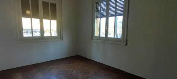 6 rooms Apartment in Modena, Italy No. 215938 2