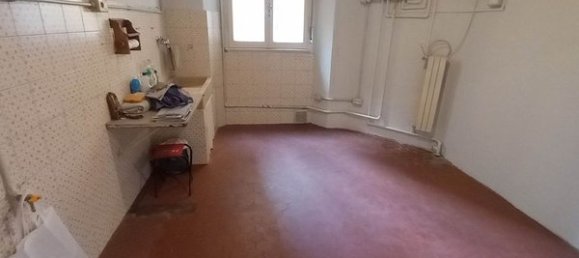 6 rooms Apartment in Modena, Italy No. 215938 3