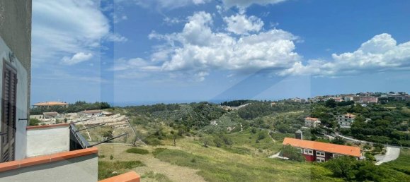 Apartamento de 3 habitaciónes en Vico del Gargano, Italy No. 24156 6