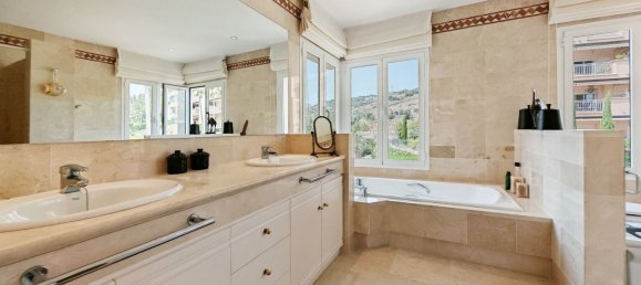 3 غرف نوم بانتهاوس في Marbella, Spain رقم 138330 16