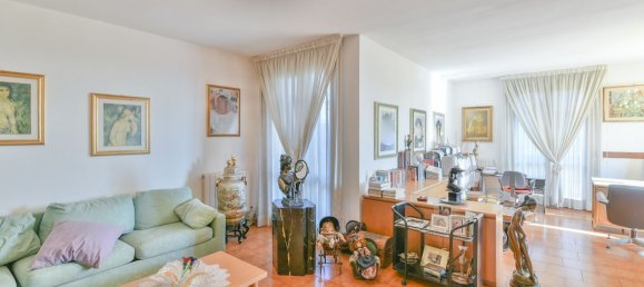 6 bedrooms House in Montorfano, Italy No. 361936 3