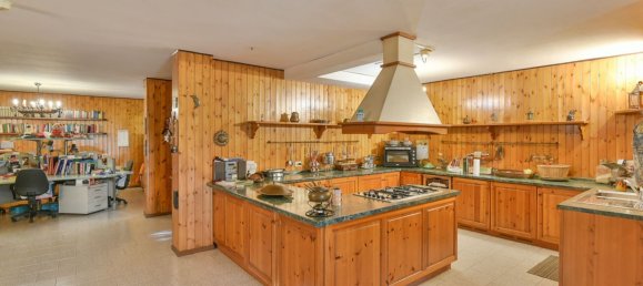 6 bedrooms House in Montorfano, Italy No. 361936 15