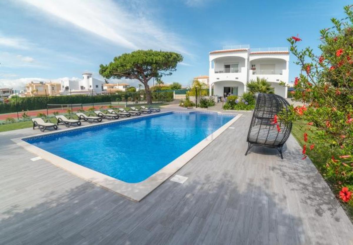 Villa de 4 dormitorios en Albufeira, Portugal No. 6310