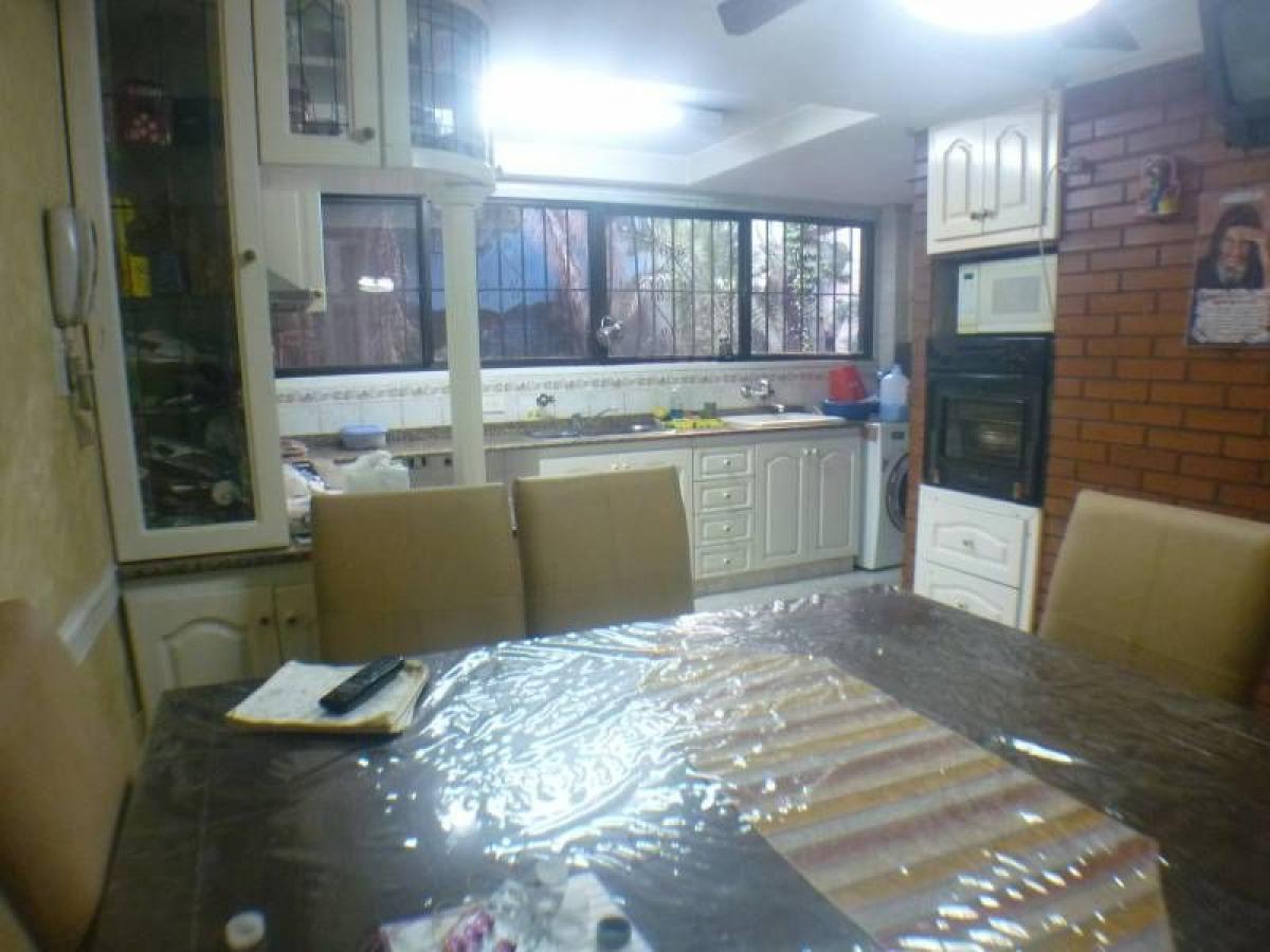 4 bedrooms House in Buenos Aires, Argentina No. 77159