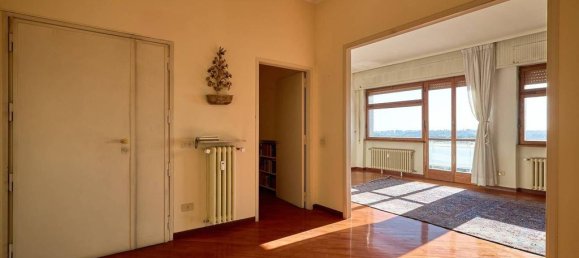 3 bedrooms Penthouse in Rome, Italy No. 71054 6