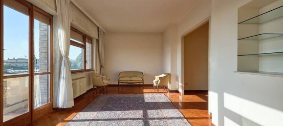 3 bedrooms Penthouse in Rome, Italy No. 71054 9