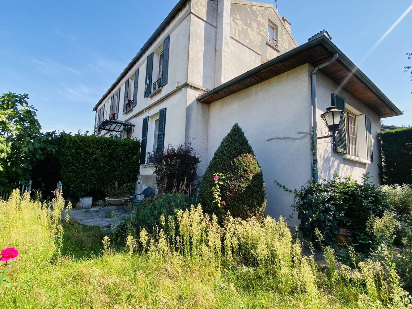 2 bedrooms Building in Livry-Gargan, France No. 114741