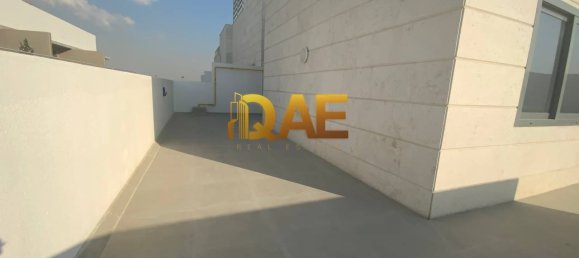 3716.1m² Building in Dubai, UAE No. 6035 23