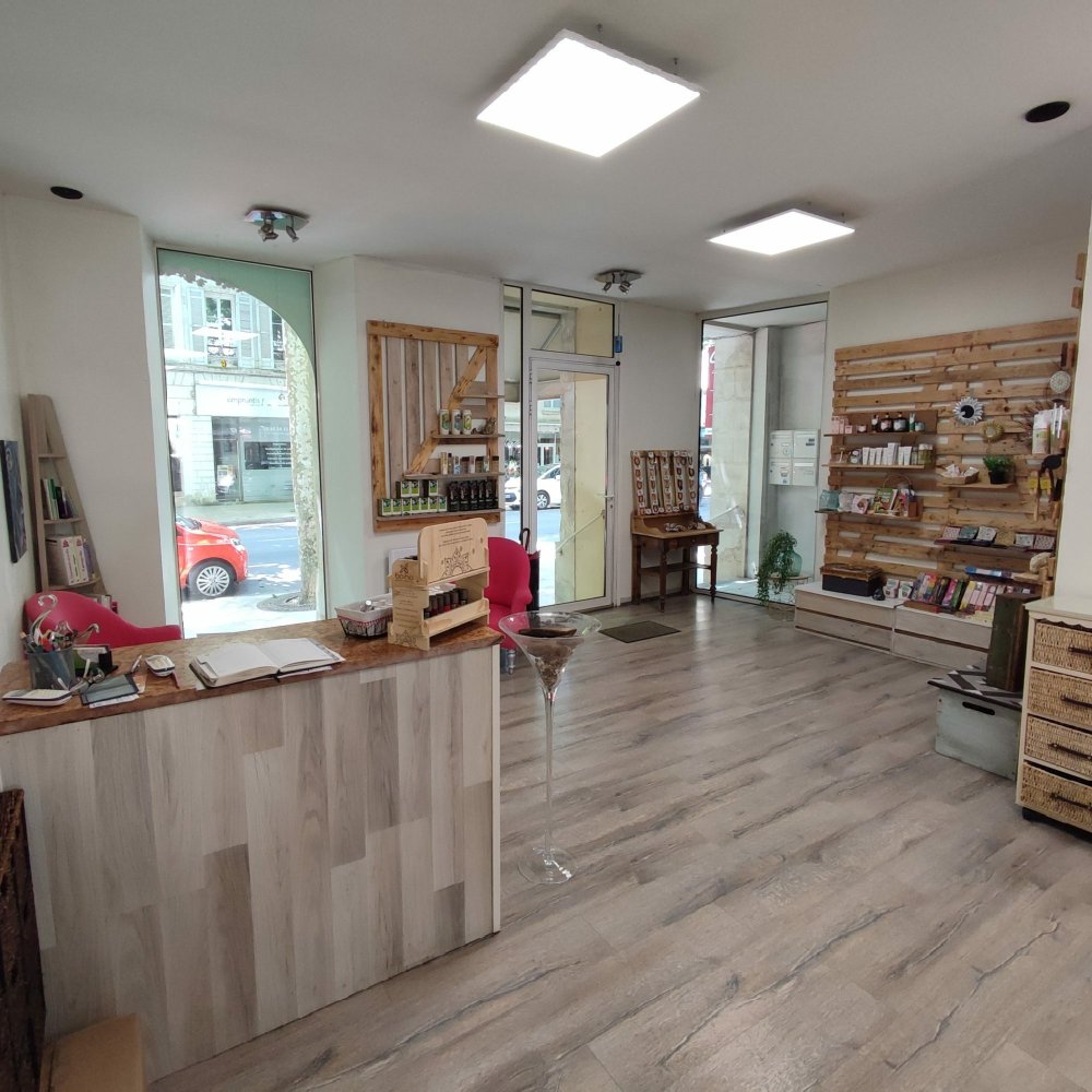 Коммерческая недвижимость 64м² в Сент, Франция № 308841