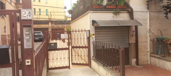 4 rooms House in Rome, Italy No. 170314 5