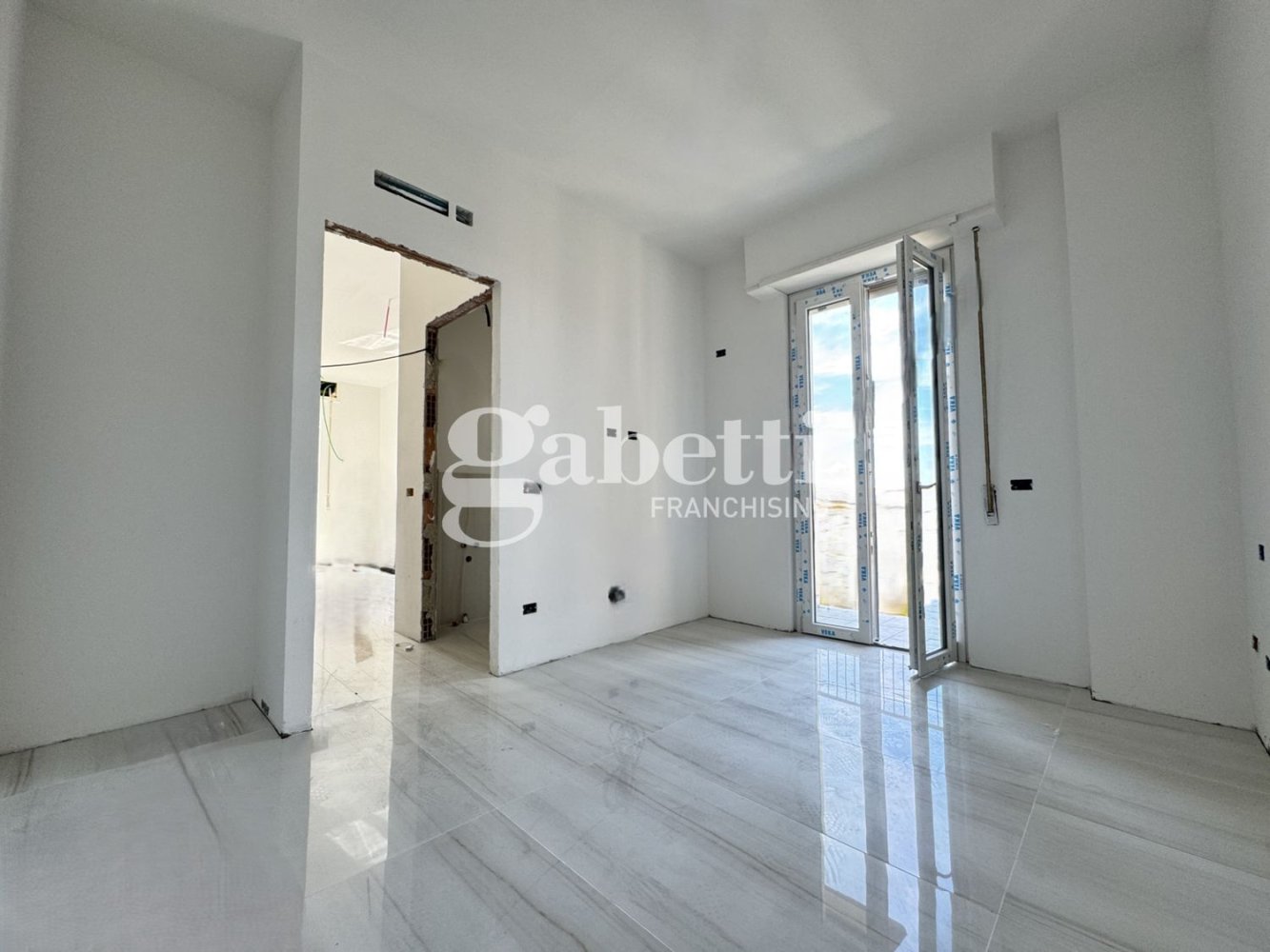 3 bedrooms Apartment in Florence, Italy No. 338090