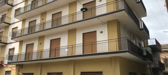 4 rooms Apartment in Paternò, Italy No. 259708 2