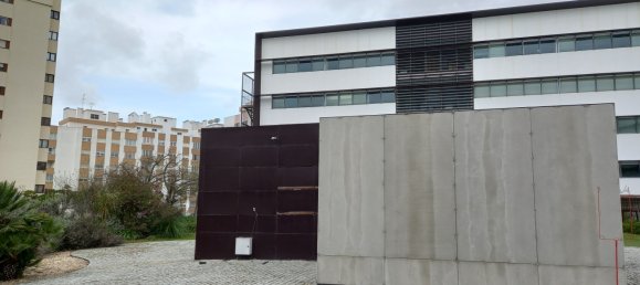 68m² Commercial property in Oeiras, Portugal No. 10733 2