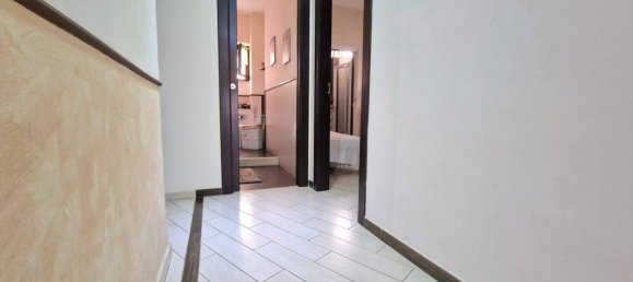 3 bedrooms Apartment in Torre Annunziata, Italy No. 9659 18