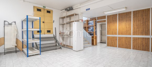 288m² Commercial property in Funchal, Portugal No. 84138 11