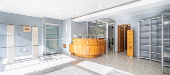 288m² Commercial property in Funchal, Portugal No. 84138 7