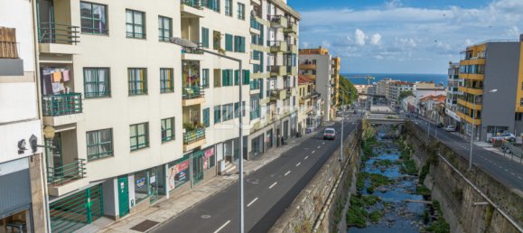 288m² Commercial property in Funchal, Portugal No. 84138 2