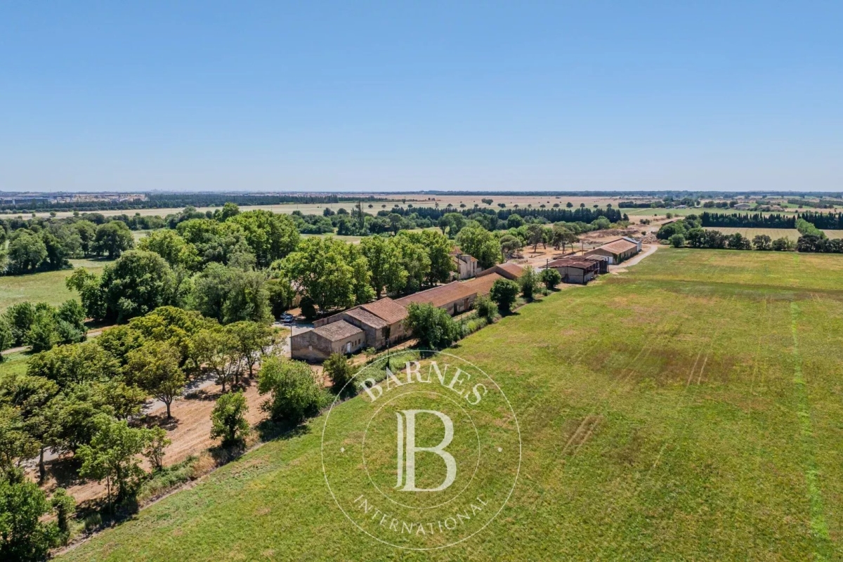 20 rooms Commercial property in Salon-de-Provence, France No. 285587