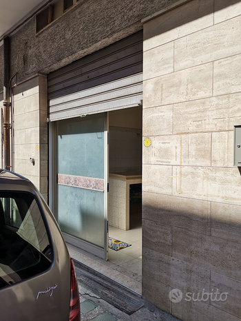 2-Zimmer Gewerbliche Immobilie in Bologna, Italy, Nr. 258359