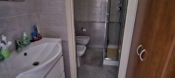4 rooms Apartment in Carrara, Italy No. 31112 4