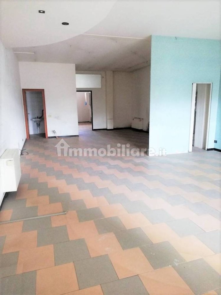 1 room Commercial property in Poggibonsi, Italy No. 209130