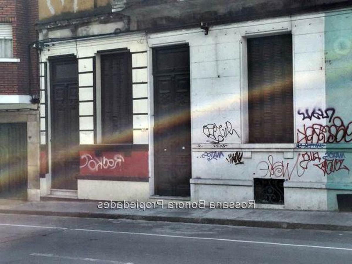 8 bedrooms House in Montevideo, Uruguay No. 6693