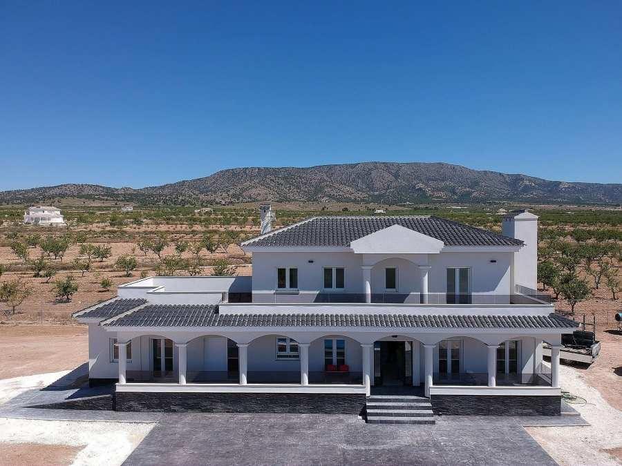 4 bedrooms Villa in Pinoso, Spain No. 11722