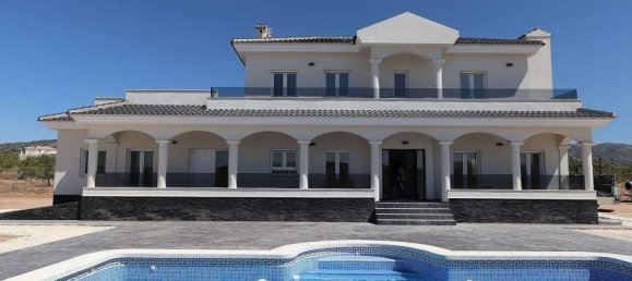 4 bedrooms Villa in Pinoso, Spain No. 11722 2